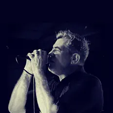 收听 Field Day、观看音乐视频、阅读小传、查看巡演日期等 ！