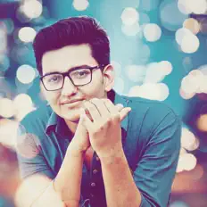 Mukesh Officials सुनें, म्यूज़िक वीडियो देखें, बायो पढ़ें, दौरे की तारीखें और बहुत कुछ देखें!