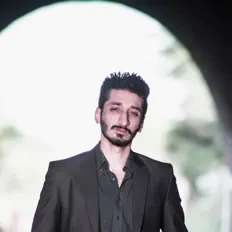 Haris Khan सुनें, म्यूज़िक वीडियो देखें, बायो पढ़ें, दौरे की तारीखें और बहुत कुछ देखें!
