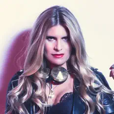 Escucha a Cand'ICE, mira vídeos musicales, lee la biografía, consulta fechas de giras y mucho más.