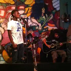 聆聽 New Breed、觀看音樂影片、閱讀小傳、查看巡演日期等！