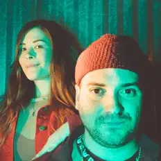 Poslechněte si interpreta The Vapor Caves, sledujte hudební videa, přečtěte si životopis, podívejte se na data turné a další informace.