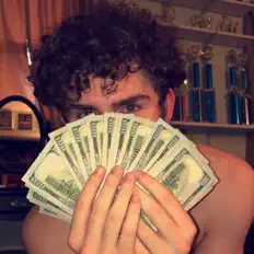 Posłuchaj wykonawcy Junior, obejrzyj teledyski, przeczytaj biografię, zobacz daty tras koncertowych i nie tylko!