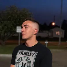 Poslechněte si interpreta RKD, sledujte hudební videa, přečtěte si životopis, podívejte se na data turné a další informace.