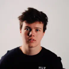 KRAK'N을(를) 듣고, 뮤직 비디오를 보고, 약력을 읽고, 투어 일정 등을 확인하세요!