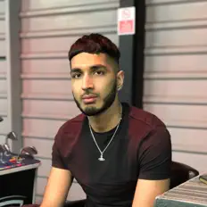 聆聽 REE、觀看音樂影片、閱讀小傳、查看巡演日期等！