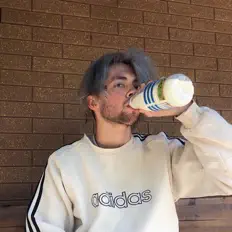 Dengarkan LayPass, tonton video musik, baca bio, lihat tanggal tur & lainnya!