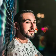 收听 Case Vibes、观看音乐视频、阅读小传、查看巡演日期等 ！