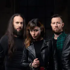 Escucha a RAVENSCRY, mira vídeos musicales, lee la biografía, consulta fechas de giras y mucho más.
