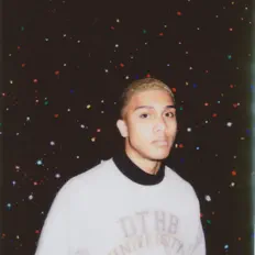 收听 ICF11、观看音乐视频、阅读小传、查看巡演日期等 ！