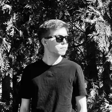 收听 Advection、观看音乐视频、阅读小传、查看巡演日期等 ！