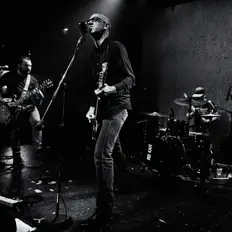 聆聽 Red Kate、觀看音樂影片、閱讀小傳、查看巡演日期等！