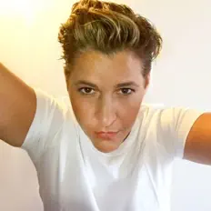 라나을(를) 듣고, 뮤직 비디오를 보고, 약력을 읽고, 투어 일정 등을 확인하세요!