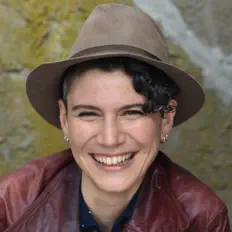 Poslechněte si interpreta Erene Mastrangeli, sledujte hudební videa, přečtěte si životopis, podívejte se na data turné a další informace.