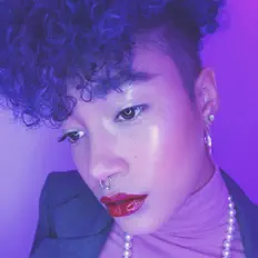 Ascolta Mari, guarda video musicali, leggi la biografia, vedi le date del tour & altro!