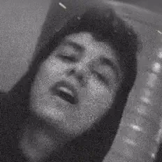 Poslechněte si interpreta Merghani, sledujte hudební videa, přečtěte si životopis, podívejte se na data turné a další informace.