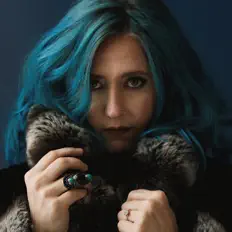 Luister naar Ciara McAllister, bekijk muziekvideo's, lees de bio, bekijk de tourdata, en meer!