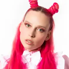 Escucha a Mery Racauchi, mira videos musicales, lee su biografía, consulta las fechas de las gira y más.