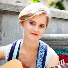 Escucha a Abigail Cline, mira videos musicales, lee su biografía, consulta las fechas de las gira y más.