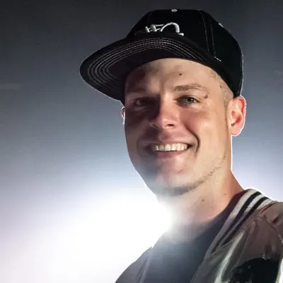 Listen to Robbie G, watch music videos, read bio, see tour dates & more!