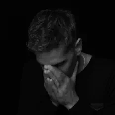 聆聽 Paul Loraine、觀看音樂影片、閱讀小傳、查看巡演日期等！