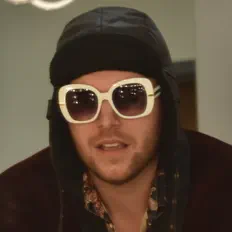 Chris Williams dinle, müzik videolarını izle, biyografisini oku, tur tarihlerini ve daha fazlasını gör!