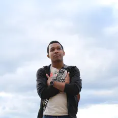 Listen to Jonathan Senga, watch music videos, read bio, see tour dates & more!