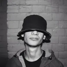 Poslechněte si interpreta Rizor, sledujte hudební videa, přečtěte si životopis, podívejte se na data turné a další informace.