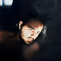 收听 Hyume、观看音乐视频、阅读小传、查看巡演日期等 ！