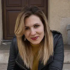 Becca Fernándezを聴いたり、ミュージックビデオを鑑賞したり、経歴やツアー日程などを確認したりしましょう！