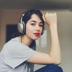 Escucha a SAPFIRIA, mira videos musicales, lee su biografía, consulta las fechas de las gira y más.