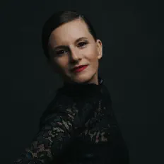 Dengarkan Jenee Halstead, tonton video musik, baca bio, lihat tanggal tur & lainnya!