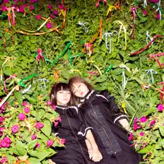 聆聽 HAMIDASYSTEM、觀看音樂影片、閱讀小傳、查看巡演日期等！