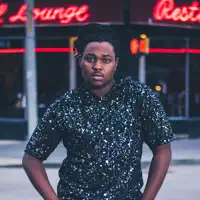 聆聽 undefined、觀看音樂影片、閱讀小傳、查看巡演日期等！