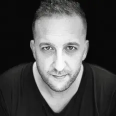 Darko De Janを聴いたり、ミュージックビデオを鑑賞したり、経歴やツアー日程などを確認したりしましょう！