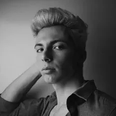 Brandon Hutchesonを聴いたり、ミュージックビデオを鑑賞したり、経歴やツアー日程などを確認したりしましょう！
