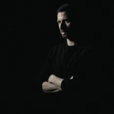 Levo dinle, müzik videolarını izle, biyografisini oku, tur tarihlerini ve daha fazlasını gör!