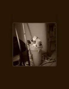 Hör dir D-bot & the Right-Dehz an, schau dir Musikvideos an, lies die Biografie, finde Tourdaten und mehr!