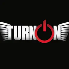 聆聽 Turn On、觀看音樂影片、閱讀小傳、查看巡演日期等！