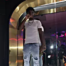 Dengarkan Kxng D, tonton video musik, baca bio, lihat tanggal tur & lainnya!