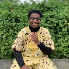 Hör dir Pele Yusuf an, schau dir Musikvideos an, lies die Biografie, finde Tourdaten und mehr!