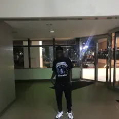 Favour OCを聴いたり、ミュージックビデオを鑑賞したり、経歴やツアー日程などを確認したりしましょう！