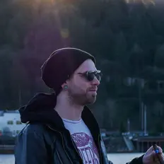 Empire of Gold सुनें, म्यूज़िक वीडियो देखें, बायो पढ़ें, दौरे की तारीखें और बहुत कुछ देखें!