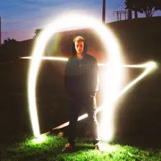 收听 Anomal、观看音乐视频、阅读小传、查看巡演日期等 ！