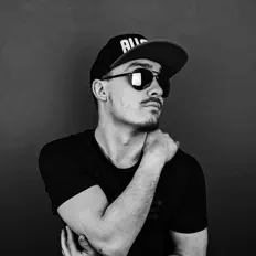 Ακούστε περιεχόμενο από Evan Walker, παρακολουθήστε μουσικά βίντεο, διαβάστε το βιογραφικό, δείτε ημερομηνίες περιοδείας, και πολλά ακόμη!