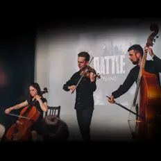 Poslechněte si interpreta Evand, sledujte hudební videa, přečtěte si životopis, podívejte se na data turné a další informace.