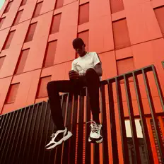 Ouve El Blacko, vê vídeos de música, lê a biografia, vê as datas da digressão e muito mais!