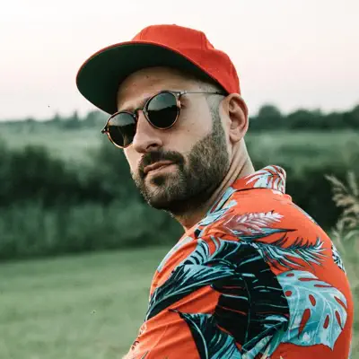 Listen to DJ Lennard, watch music videos, read bio, see tour dates & more!