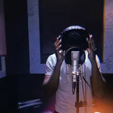 Kneecoを聴いたり、ミュージックビデオを鑑賞したり、経歴やツアー日程などを確認したりしましょう！