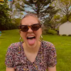 Ακούστε περιεχόμενο από Ellaroo, παρακολουθήστε μουσικά βίντεο, διαβάστε το βιογραφικό, δείτε ημερομηνίες περιοδείας, και πολλά ακόμη!